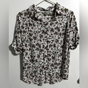 Guess high low button up. Floral. Slightly over sized. Size small.